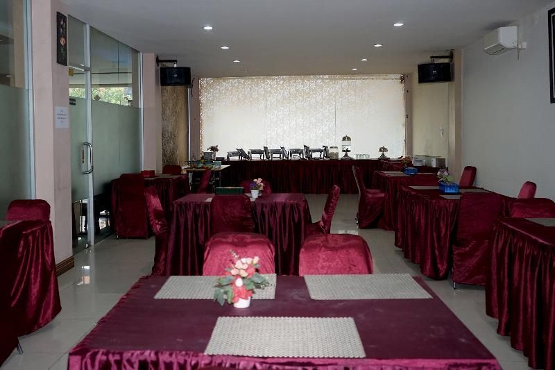 Пангкалпинанг: Oyo 624 Hotel Golden Vella