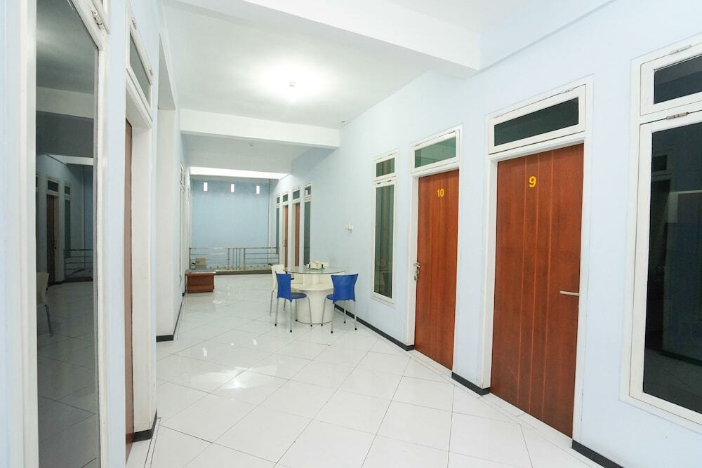 Сурабая: OYO 661 Galaxy Homestay