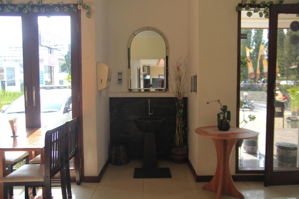 Лембанг: Hotel Hikmat Indah