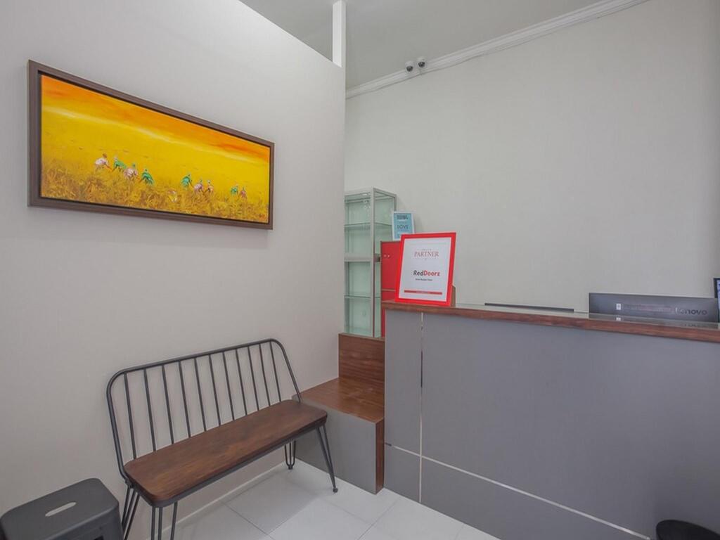 Сурабая: RedDoorz near Ciputra Golf Surabaya