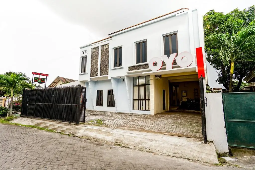 Сурабая: OYO 494 Nadia Homestay Syariah Near RSU Premier Surabaya Kota Surabaya