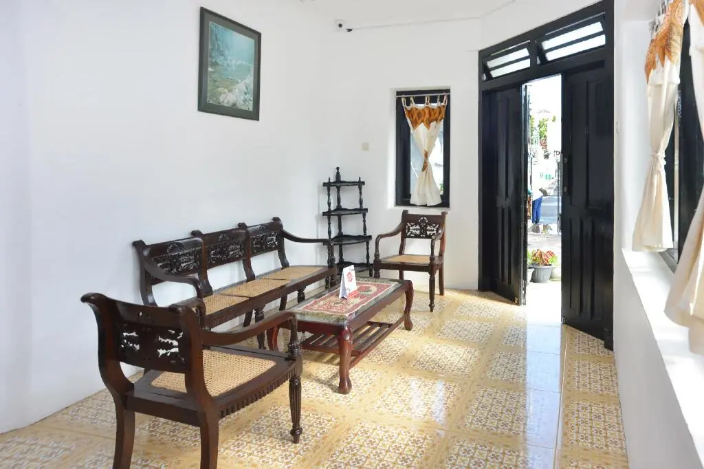 Джокьякарта: OYO 634 Elga Sastro Inn Syariah