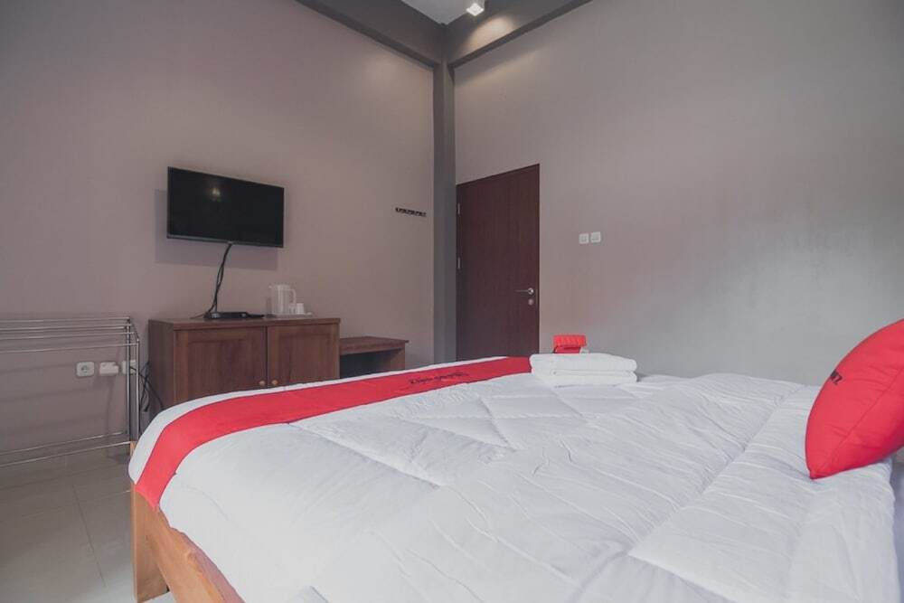 Сизаруа: RedDoorz Syariah @ Cisarua Puncak Bogor