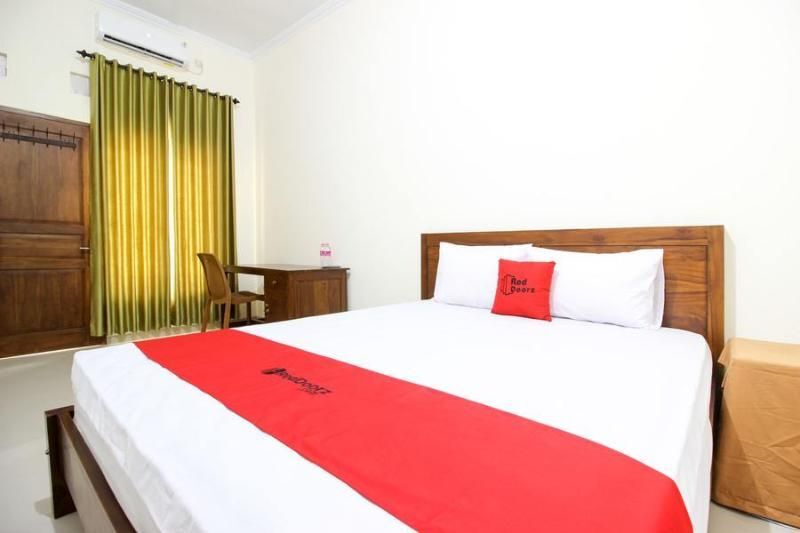 Ngaglik: RedDoorz near UII Jakal 2
