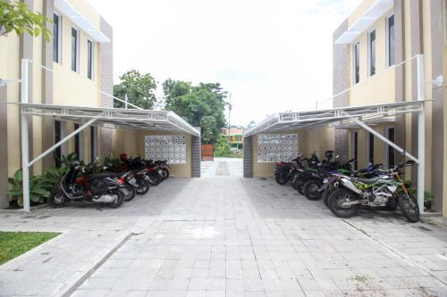 RedDoorz near UII Jakal 2 — фото 1