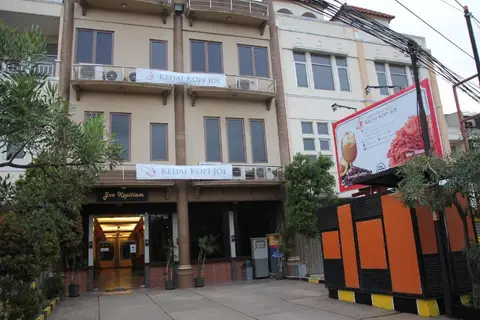 RedDoorz Plus near Soekarno Hatta Airport 2 — фото 1