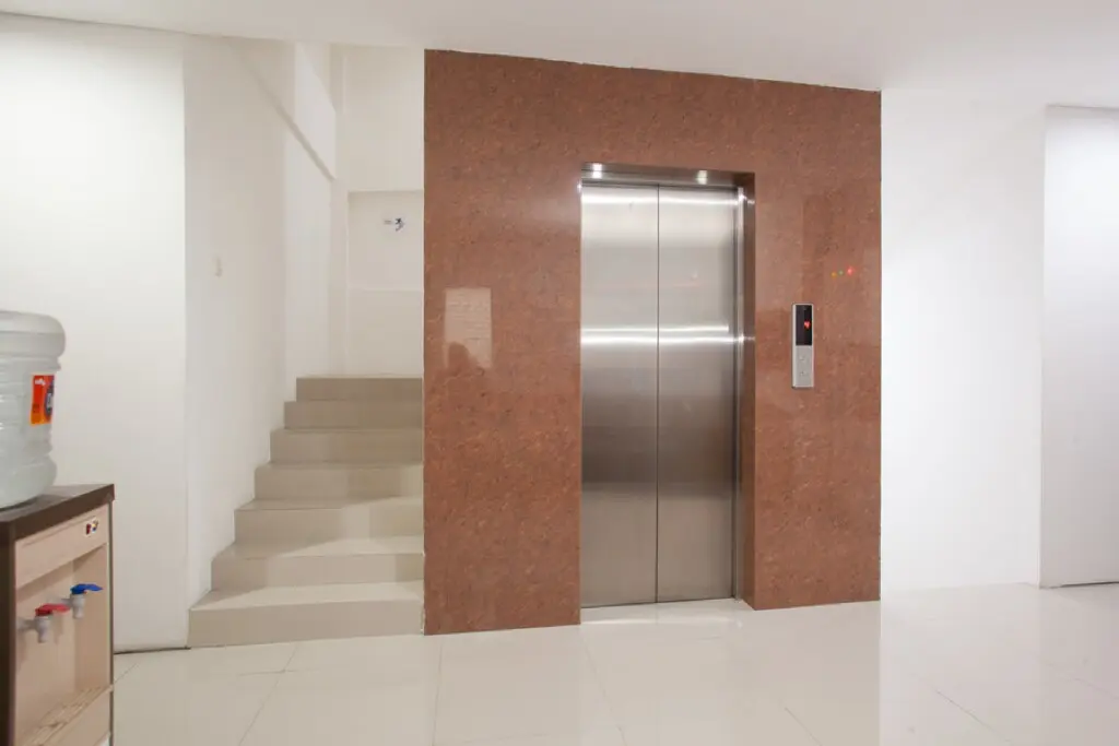Сурабая: RedDoorz near Pasar Turi Station