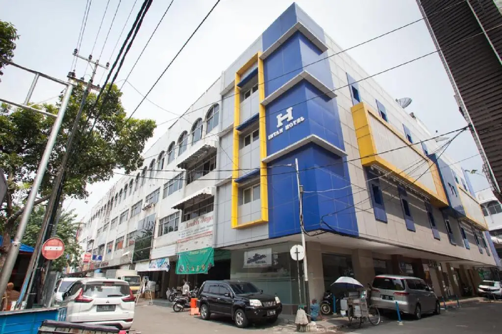 RedDoorz near Pasar Turi Station — фото 1