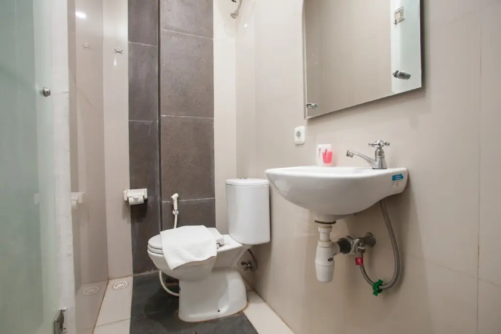 Сурабая: RedDoorz near Pasar Turi Station