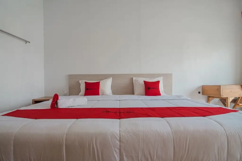 Батам: RedDoorz near Pantai Coastarina Batam