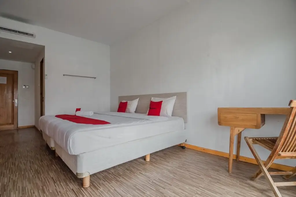 Батам: RedDoorz near Pantai Coastarina Batam