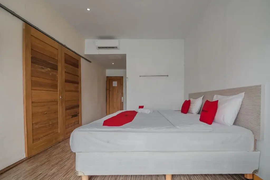 Батам: RedDoorz near Pantai Coastarina Batam
