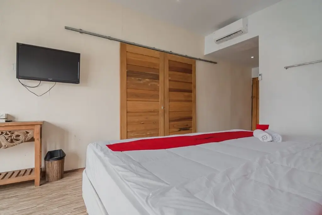 Батам: RedDoorz near Pantai Coastarina Batam