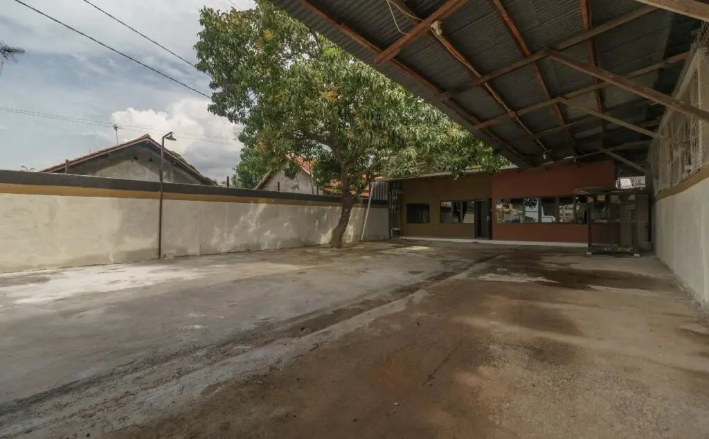 Караванг: RedDoorz near Cikampek Mall Karawang