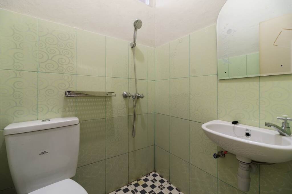 Караванг: RedDoorz near Cikampek Mall Karawang