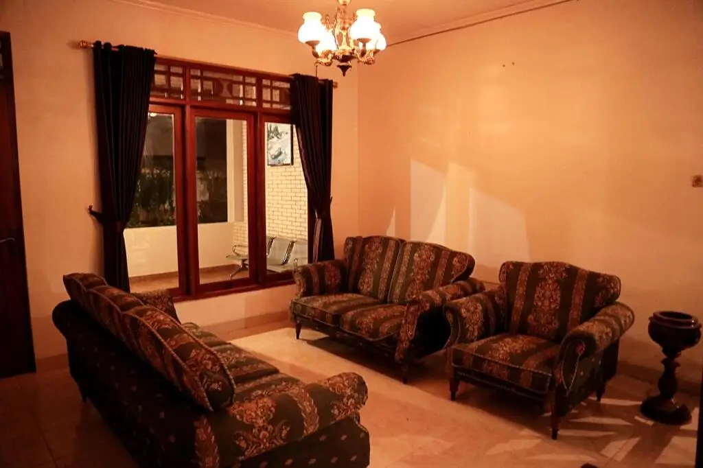 Батуретно: Oyo 851 Rumah Mumu Kost Homestay