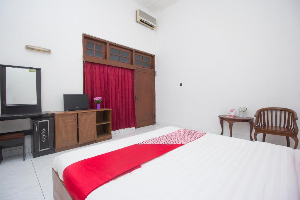 Джокьякарта: OYO 759 Hotel Dewi Sri