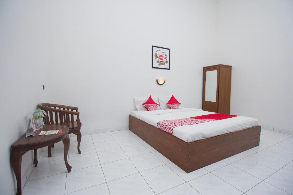 Джокьякарта: OYO 759 Hotel Dewi Sri