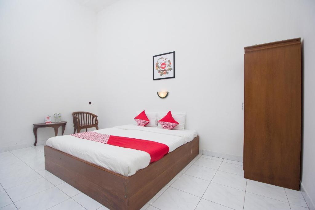 Джокьякарта: OYO 759 Hotel Dewi Sri