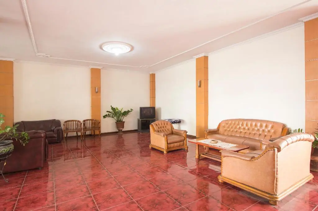 Джокьякарта: OYO 759 Hotel Dewi Sri