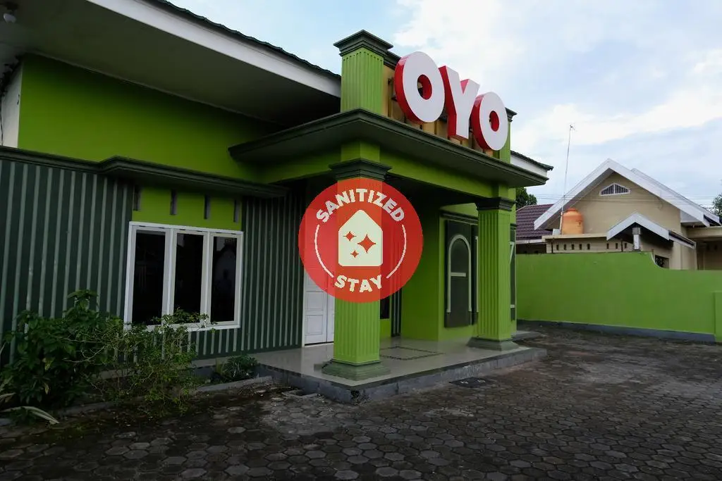 Джамби: OYO 752 Abz Guest House Syariah