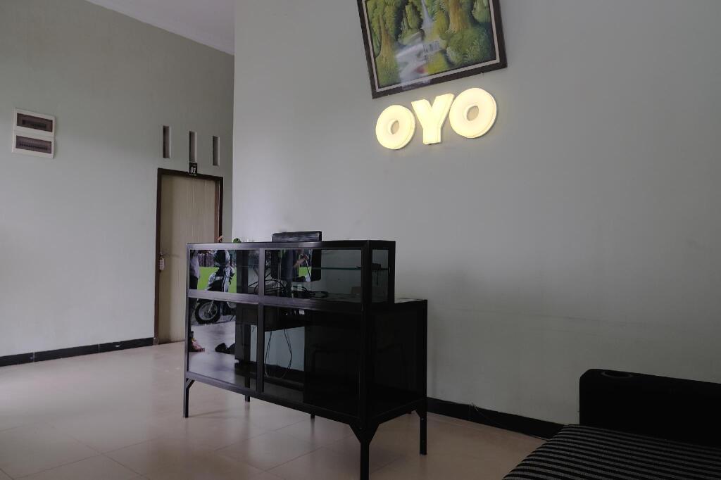 Джамби: OYO 752 Abz Guest House Syariah