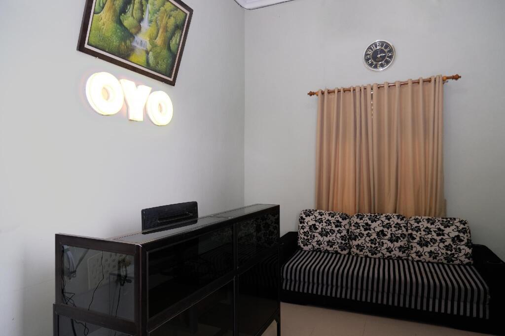 Джамби: OYO 752 Abz Guest House Syariah