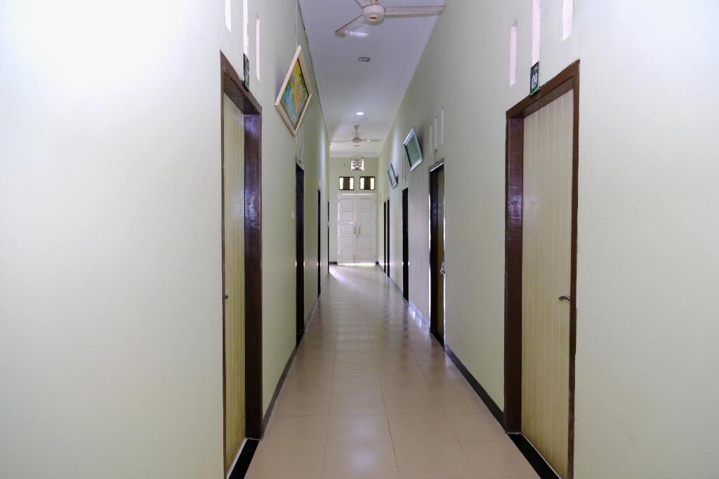 Джамби: OYO 752 Abz Guest House Syariah