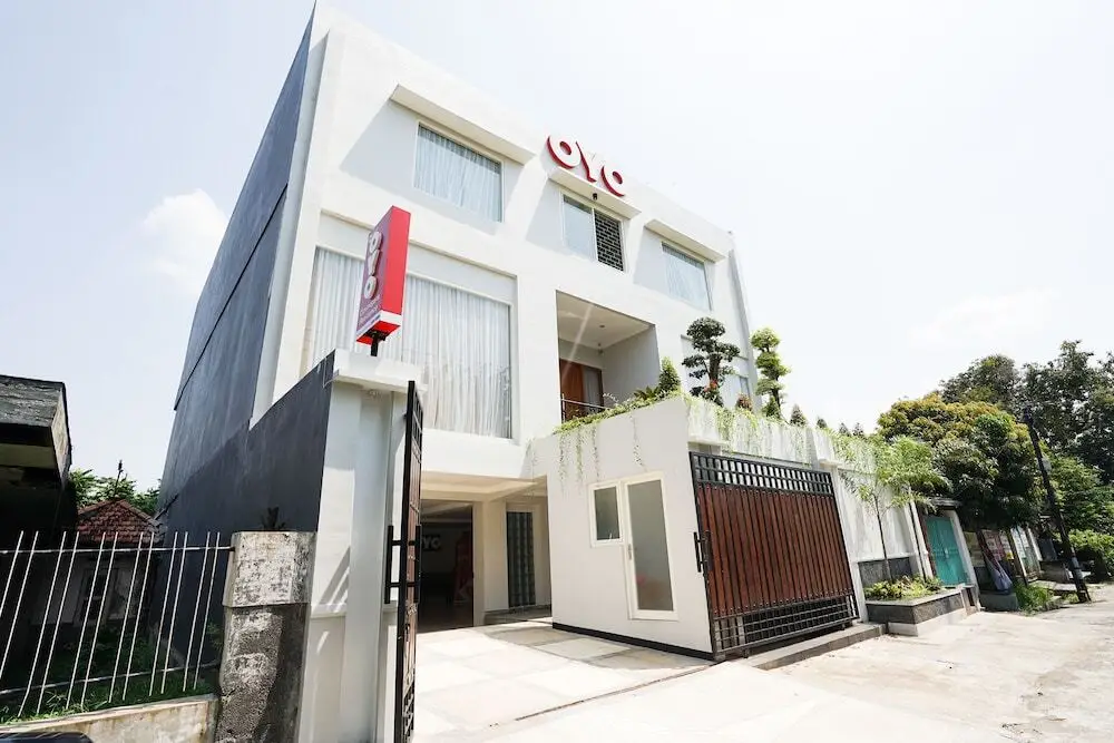 Сурабая: OYO 747 Cipunegara Residence