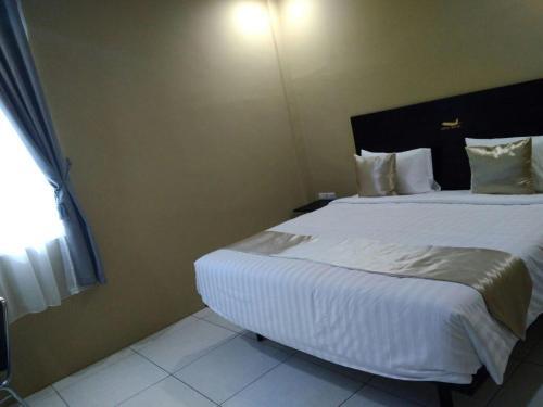 Петумбак: Hotel AERO
