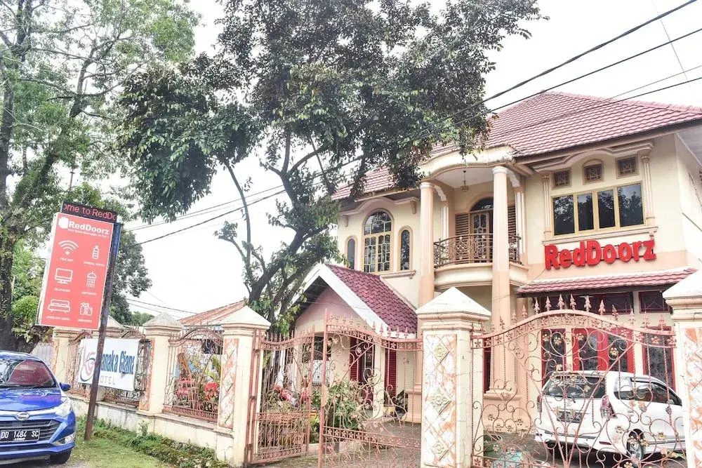 Хасануддин: RedDoorz near Sultan Hasanuddin Airport 2