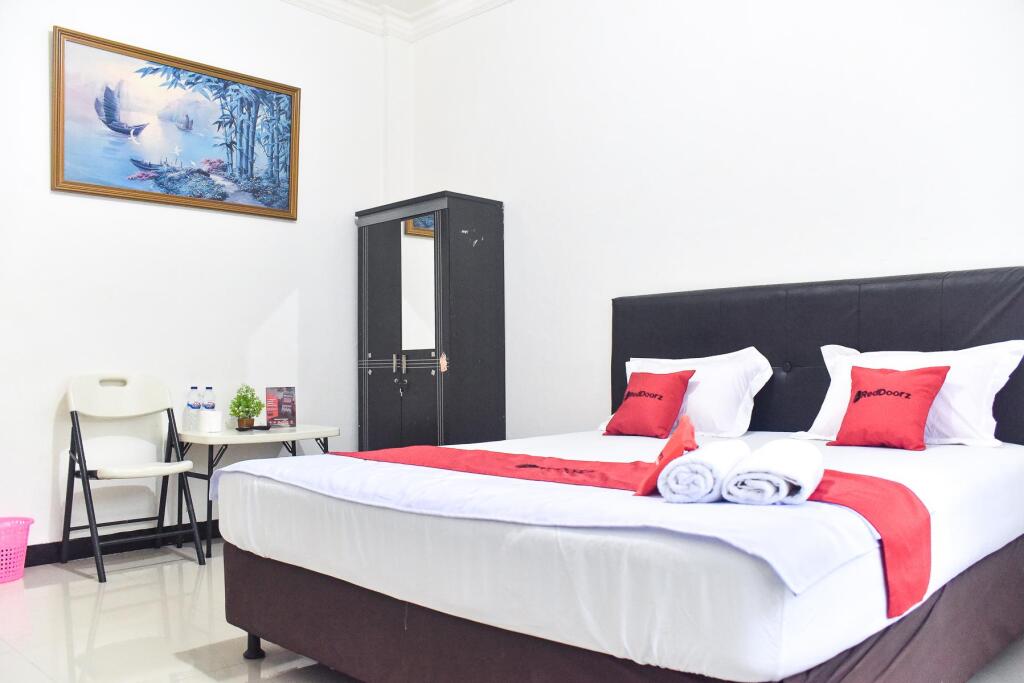 Хасануддин: RedDoorz near Sultan Hasanuddin Airport 2