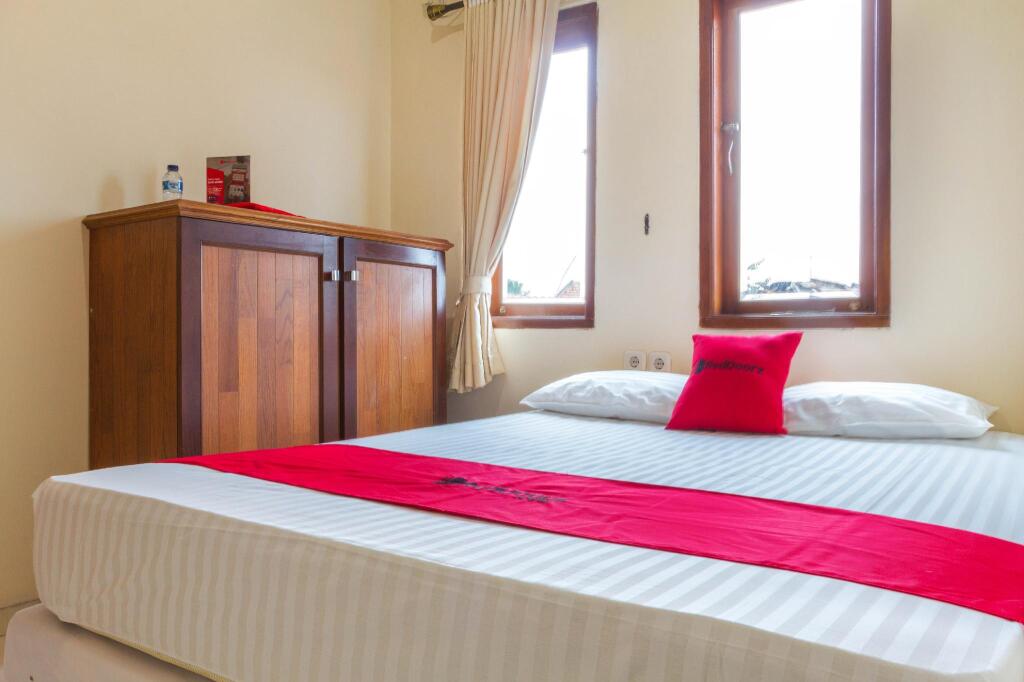 Чиребон: RedDoorz near Pasar Pagi Cirebon 2