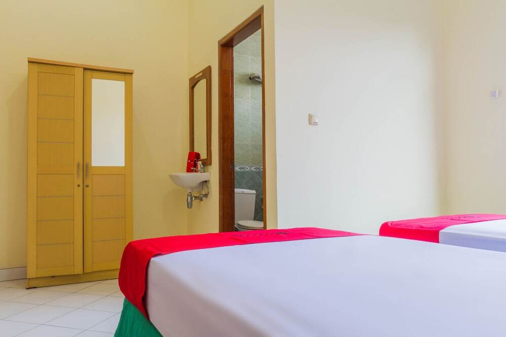 Чиребон: Reddoorz Near Grage City Mall 2