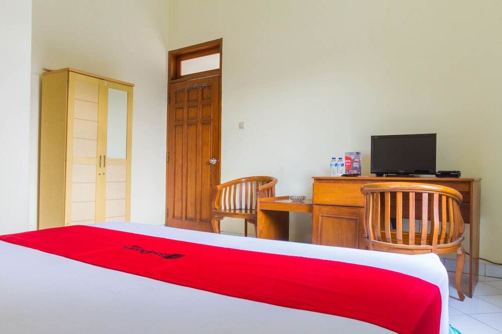 Чиребон: Reddoorz Near Grage City Mall 2