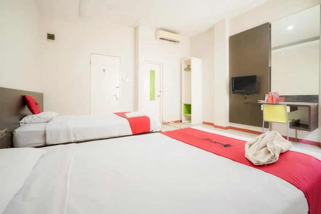 Лабуан-Баджо: RedDoorz near Pantai Pede