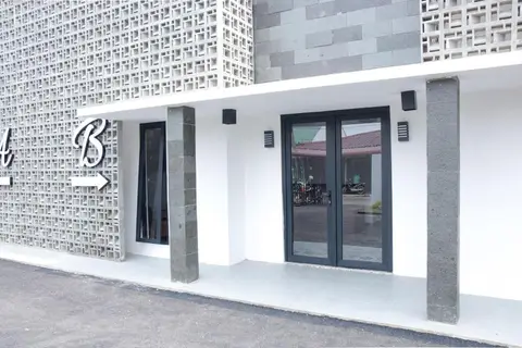 RedDoorz Plus near UNIMED Medan — фото 1
