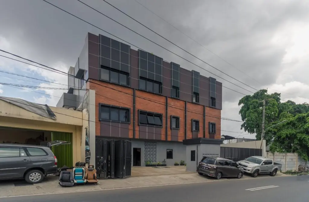 Джакарта: RedDoorz near Puri Indah Mall
