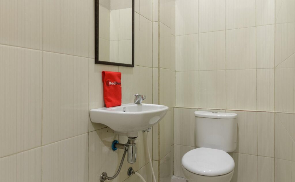 Джакарта: RedDoorz near Puri Indah Mall