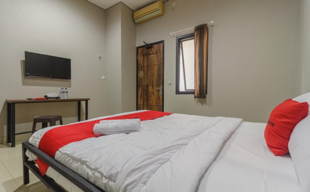 Джакарта: RedDoorz near Puri Indah Mall