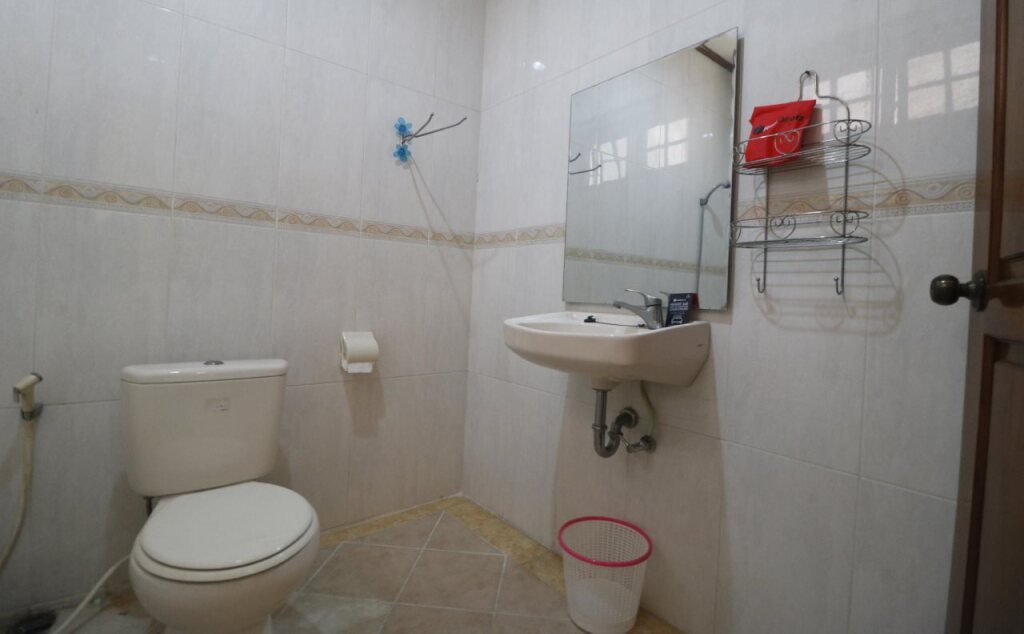 Сидоарджо: RedDoorz Syariah near Gelora Delta Sidoarjo