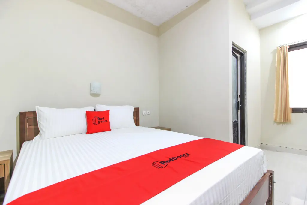 Слеман: RedDoorz near Jogja Kembali Monument 3