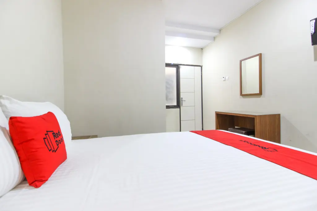 Слеман: RedDoorz near Jogja Kembali Monument 3