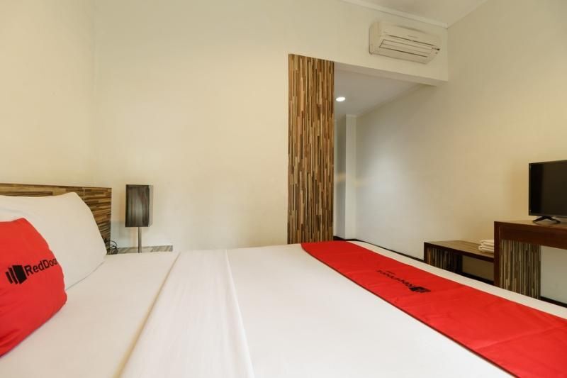 Джакарта: Reddoorz Plus @ Gunung Sahari 2