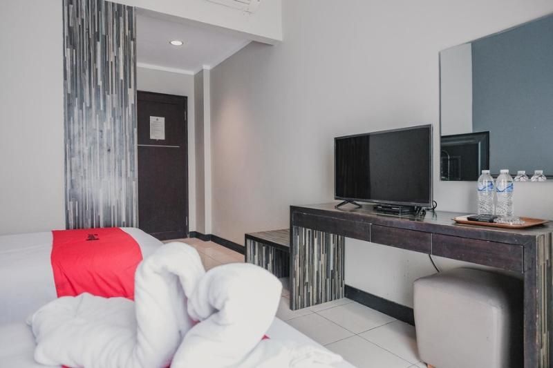 Джакарта: Reddoorz Plus @ Gunung Sahari 2