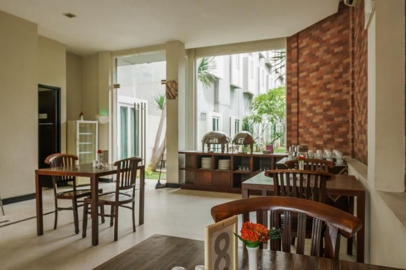 Джакарта: Reddoorz Plus @ Gunung Sahari 2