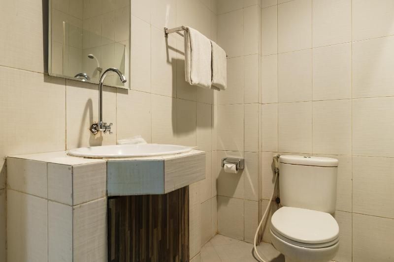 Джакарта: Reddoorz Plus @ Gunung Sahari 2