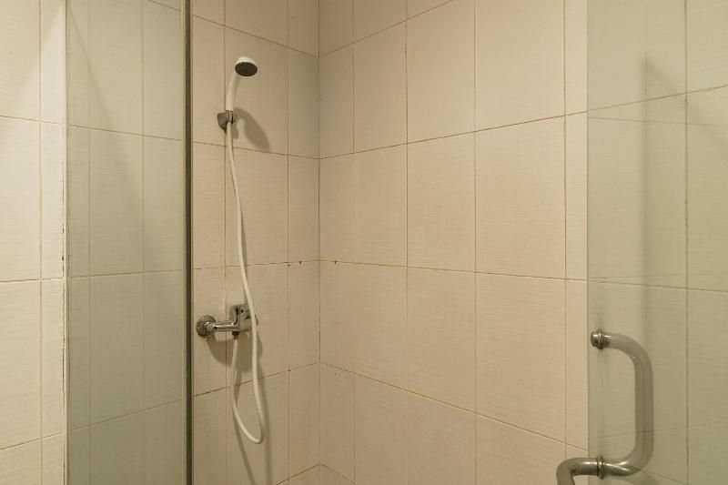 Джакарта: Reddoorz Plus @ Gunung Sahari 2