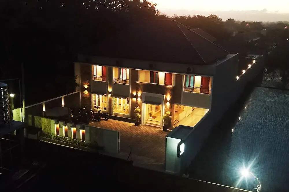 Слеман: W House