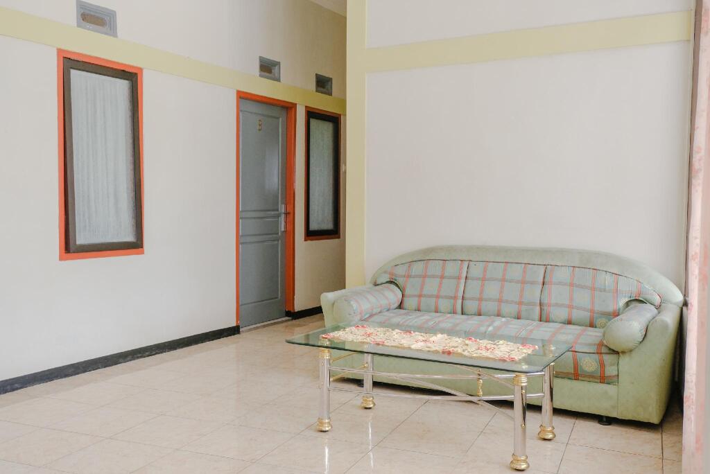 Бату: OYO 894 Nusa Indah Homestay Syariah